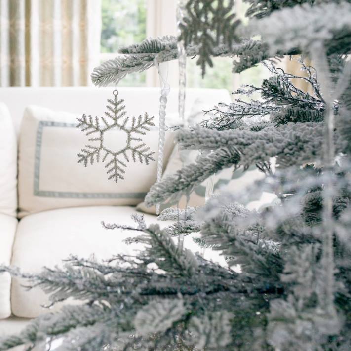 King of Christmas Beaded Snowflake Ornaments (12 Pack) 82FF141 Accessories