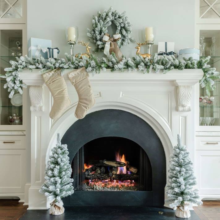 King of Christmas Flock Collection 4-Piece Set with Warm White LED Lights (Plug or Battery Operated) 82FF105 Accessories