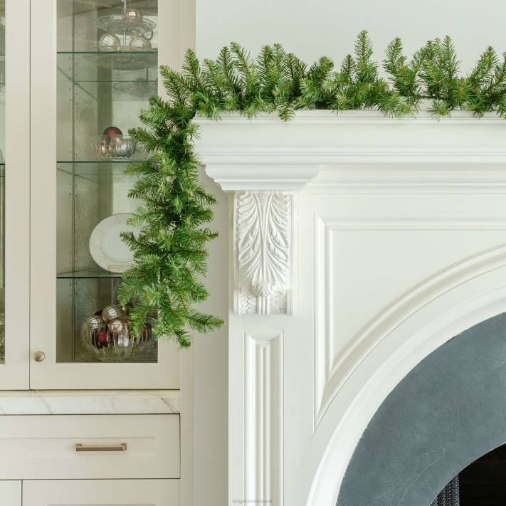 King of Christmas 9' x 12